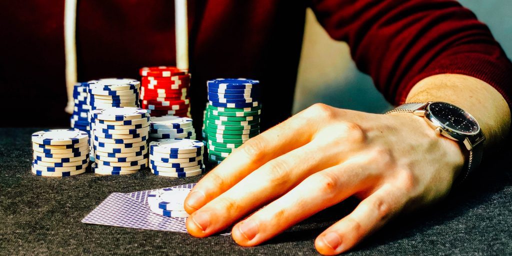 Reglas de la llamada en frío en el póquer
