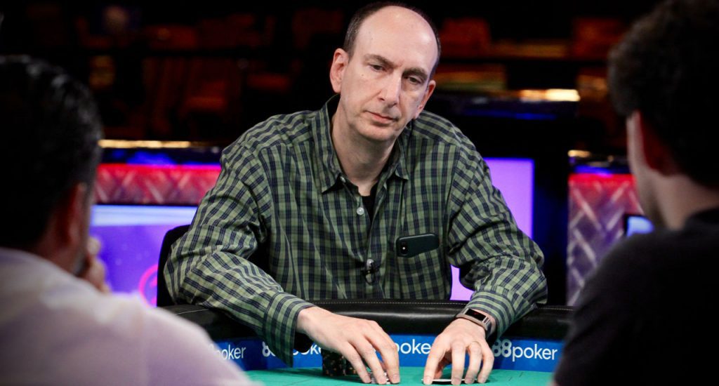 Eric Seidel é um jogador profissional de póquer