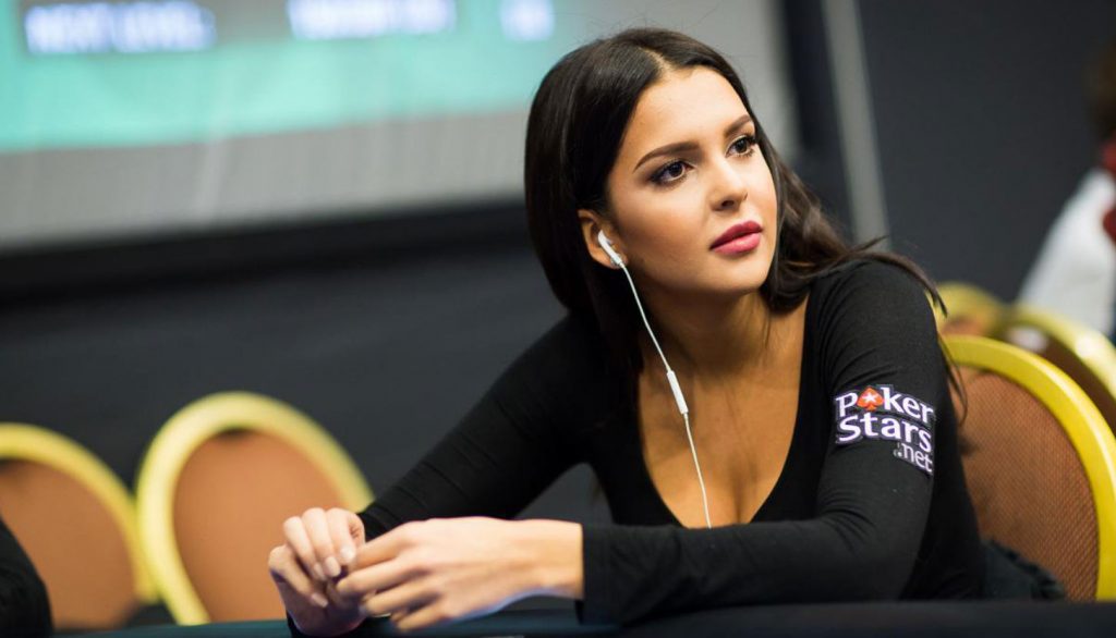 Sarah Shafak profesyonel bir poker oyuncusu ve 2012 Finlandiya Güzeli