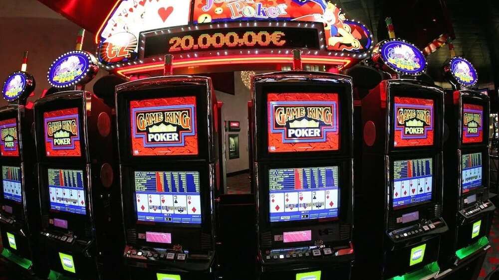 Collect a royal flush in video poker